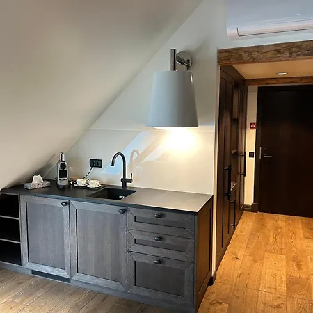 Eksklusiivne Butiikspaa Koos Nelja Sviidiga, Ideaalne Erilisteks Koosviibimisteks Apartamento